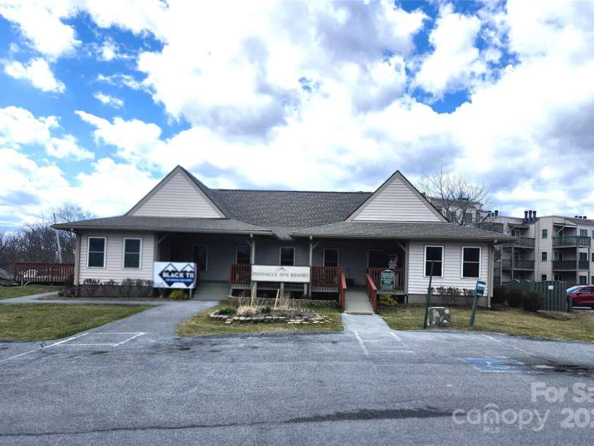 301 Pinnacle Inn Road, Beech Mountain, NC 28604.  MLS# CAR4239406, YatesRealty ID 553. 