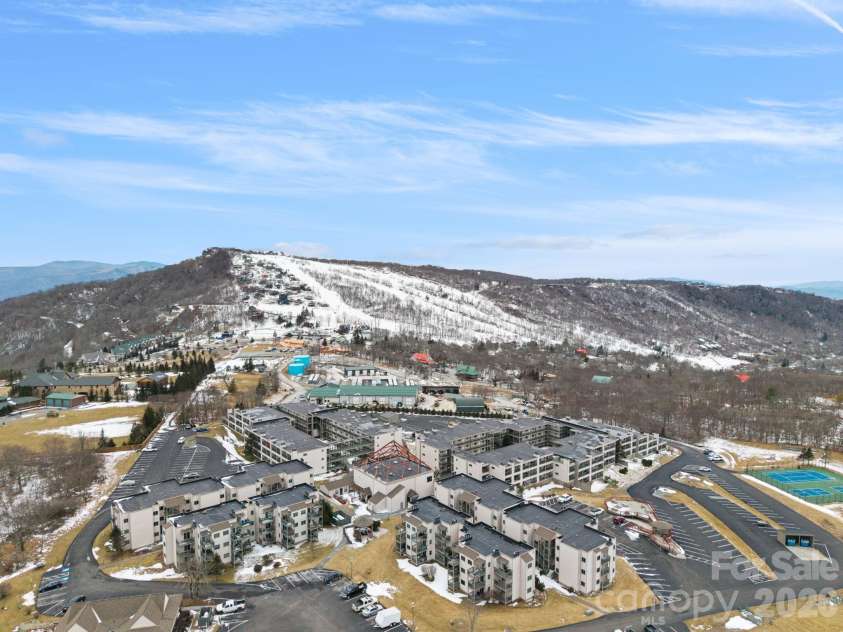 301 Pinnacle Inn Road, Beech Mountain, NC 28604.  MLS# CAR4337306, YatesRealty ID 553. 