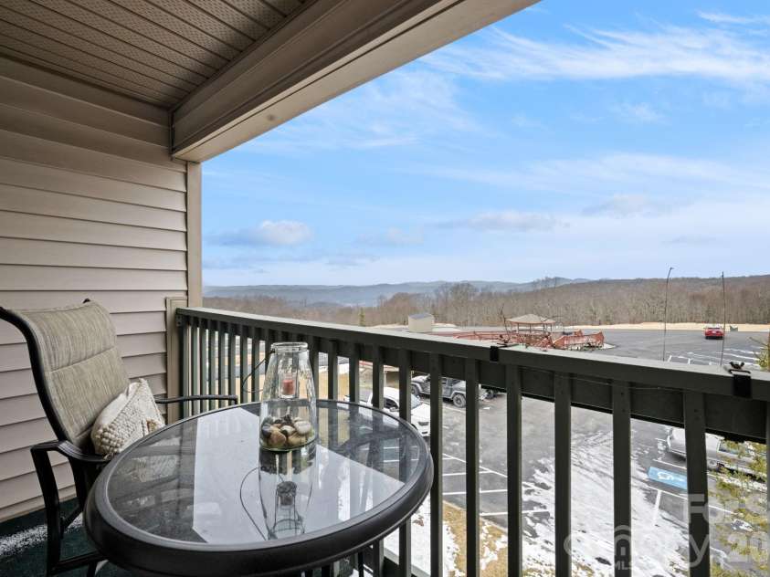 301 Pinnacle Inn Road, Beech Mountain, NC 28604.  MLS# CAR4337306, YatesRealty ID 553. 