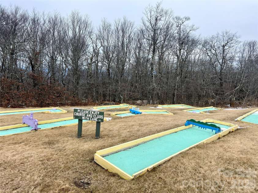 301 Pinnacle Inn Road, Beech Mountain, NC 28604.  MLS# CAR4337306, YatesRealty ID 553. 