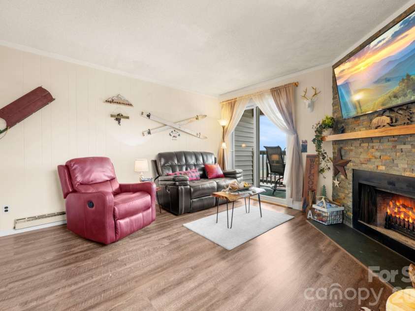 301 Pinnacle Inn Road, Beech Mountain, NC 28604.  MLS# CAR4337306, YatesRealty ID 553. 