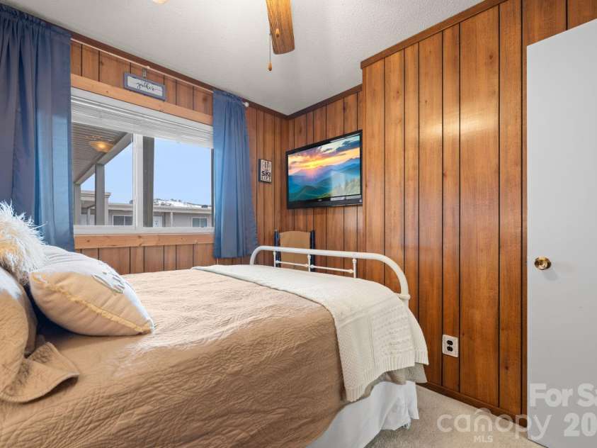 301 Pinnacle Inn Road, Beech Mountain, NC 28604.  MLS# CAR4337306, YatesRealty ID 553. 