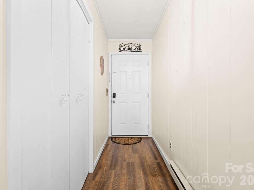 301 Pinnacle Inn Road, Beech Mountain, NC 28604.  MLS# CAR4337306, YatesRealty ID 553. 