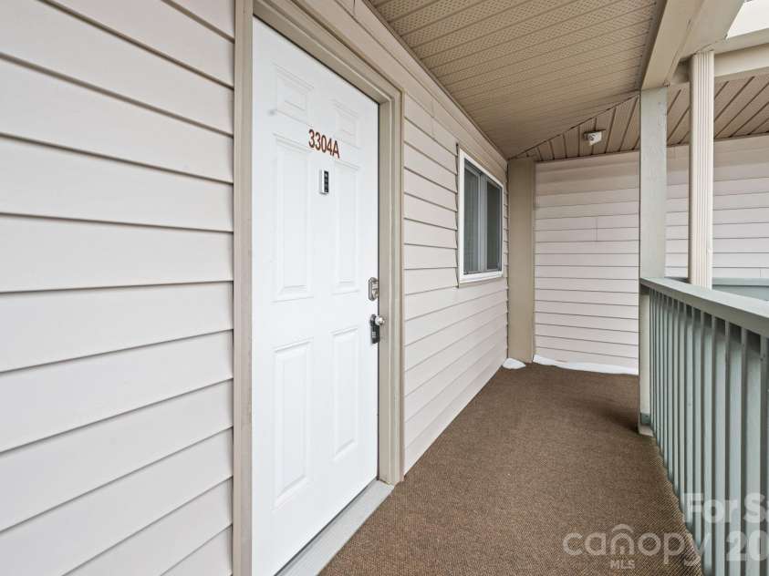 301 Pinnacle Inn Road, Beech Mountain, NC 28604.  MLS# CAR4337306, YatesRealty ID 553. 