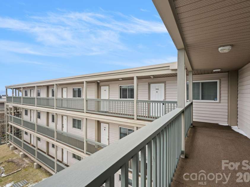 301 Pinnacle Inn Road, Beech Mountain, NC 28604.  MLS# CAR4337306, YatesRealty ID 553. 