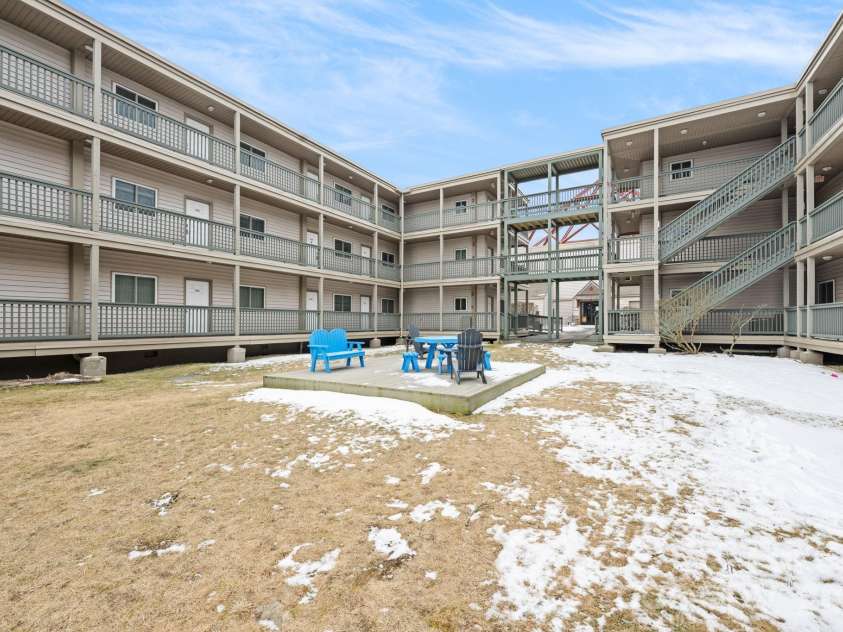 301 Pinnacle Inn Road, Beech Mountain, NC 28604.  MLS# CAR4337306, YatesRealty ID 553. 