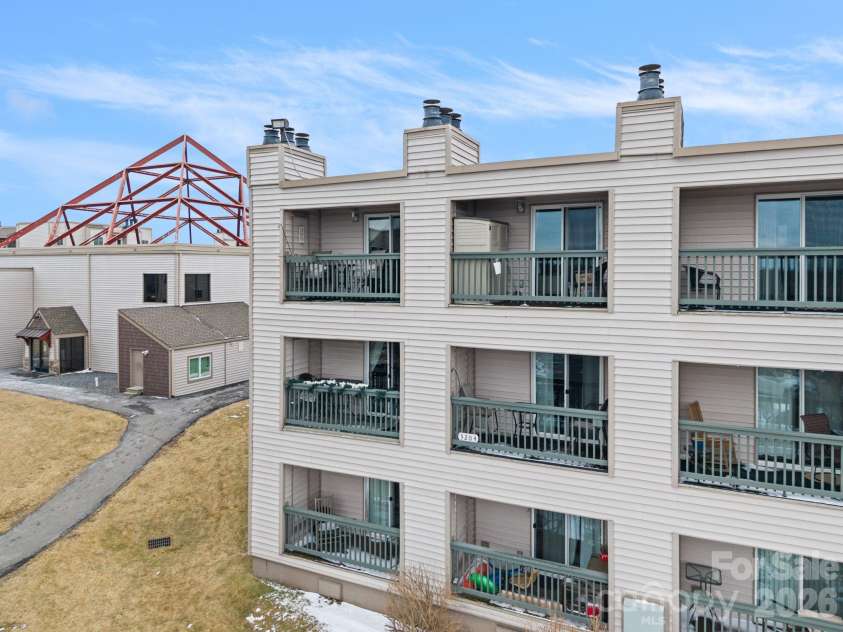 301 Pinnacle Inn Road, Beech Mountain, NC 28604.  MLS# CAR4337306, YatesRealty ID 553. 