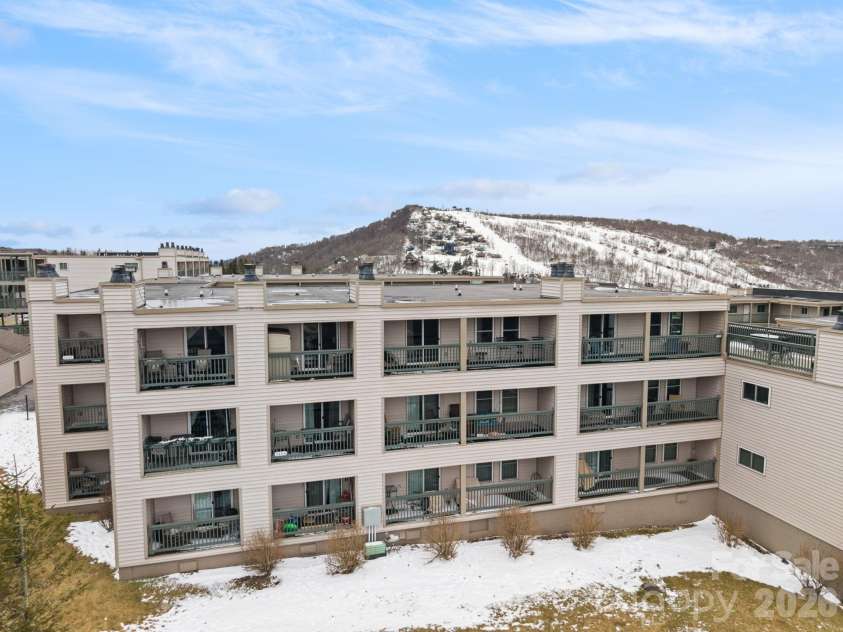 301 Pinnacle Inn Road, Beech Mountain, NC 28604.  MLS# CAR4337306, YatesRealty ID 553. 