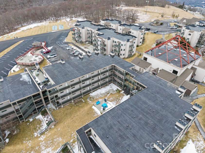 301 Pinnacle Inn Road, Beech Mountain, NC 28604.  MLS# CAR4337306, YatesRealty ID 553. 