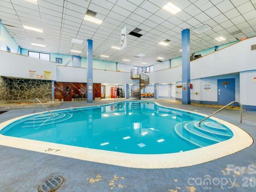 301 Pinnacle Inn Road, Beech Mountain, NC 28604.  MLS# CAR4337306, YatesRealty ID 553. 