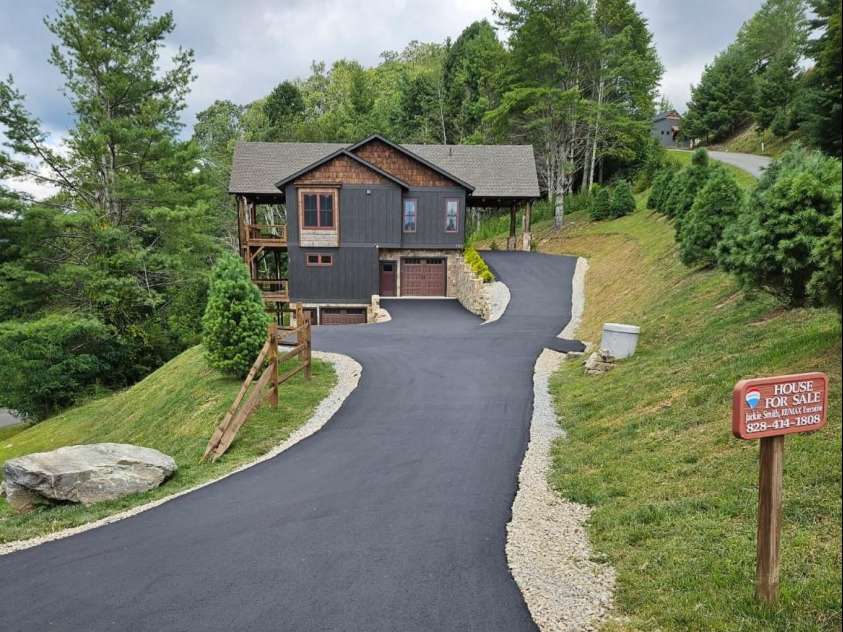 750 Silver Springs Drive, Banner Elk, NC 28604.  MLS# CAR4160928, YatesRealty ID 553. Newly paved driveway