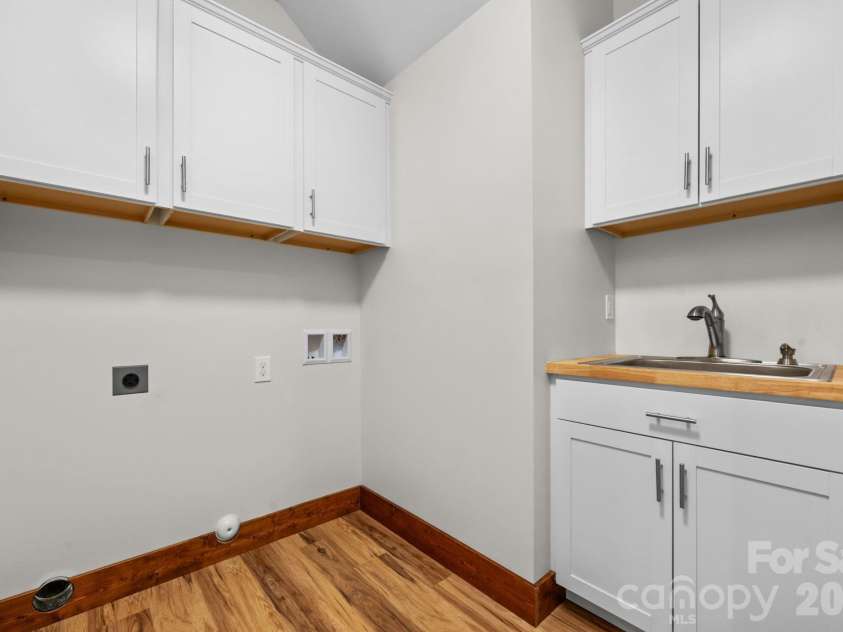 750 Silver Springs Drive, Banner Elk, NC 28604.  MLS# CAR4387668, YatesRealty ID 553. 