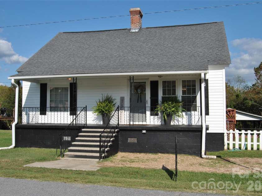 133 Main Street, Lockhart, SC 29364.  MLS# CAR4431519, YatesRealty ID 55302. 