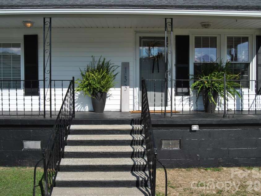 133 Main Street, Lockhart, SC 29364.  MLS# CAR4431519, YatesRealty ID 55302. 