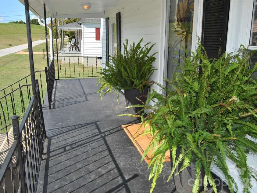 133 Main Street, Lockhart, SC 29364.  MLS# CAR4431519, YatesRealty ID 55302. 