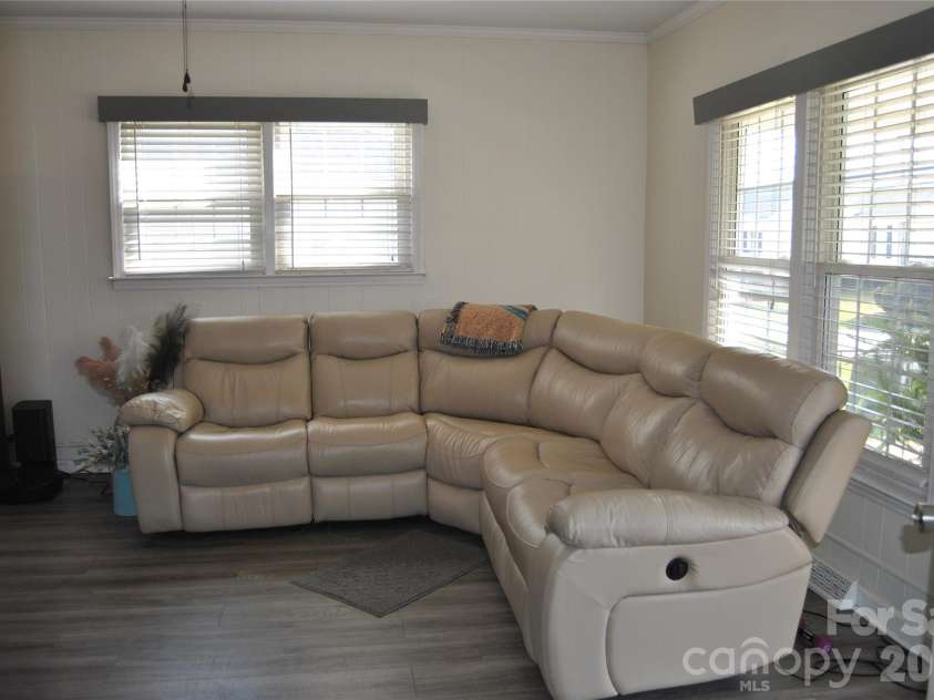 133 Main Street, Lockhart, SC 29364.  MLS# CAR4431519, YatesRealty ID 55302. 