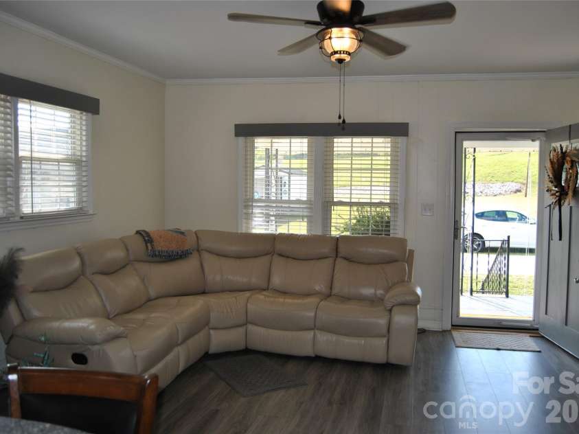 133 Main Street, Lockhart, SC 29364.  MLS# CAR4431519, YatesRealty ID 55302. 