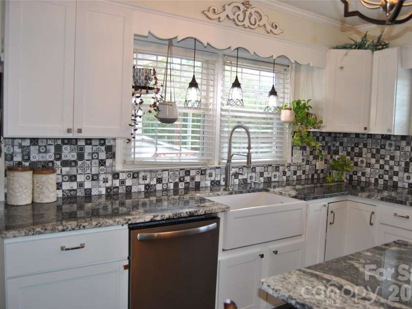 133 Main Street, Lockhart, SC 29364.  MLS# CAR4431519, YatesRealty ID 55302. 