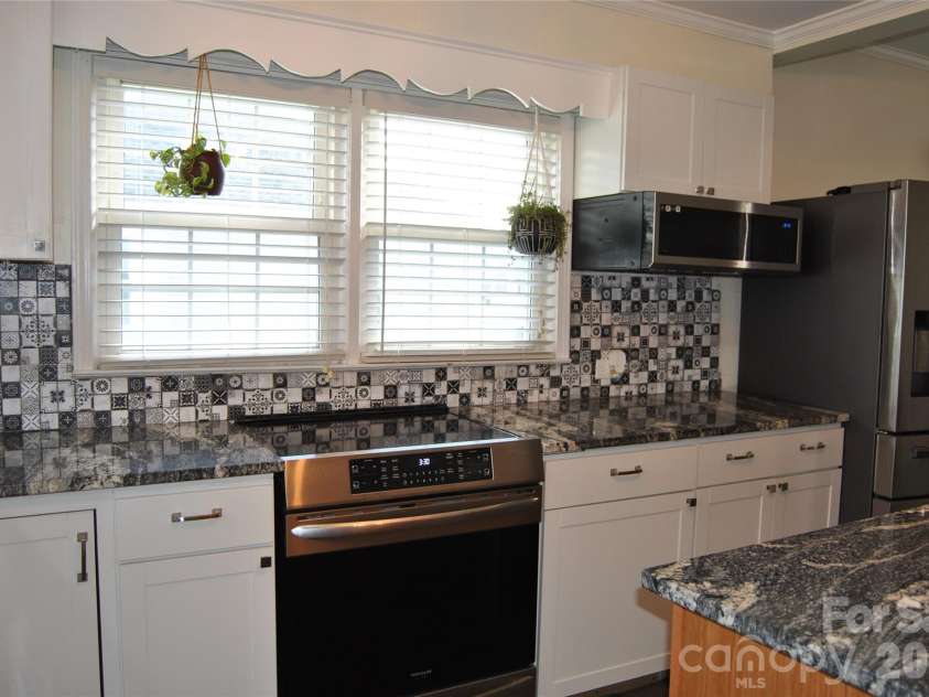 133 Main Street, Lockhart, SC 29364.  MLS# CAR4431519, YatesRealty ID 55302. 
