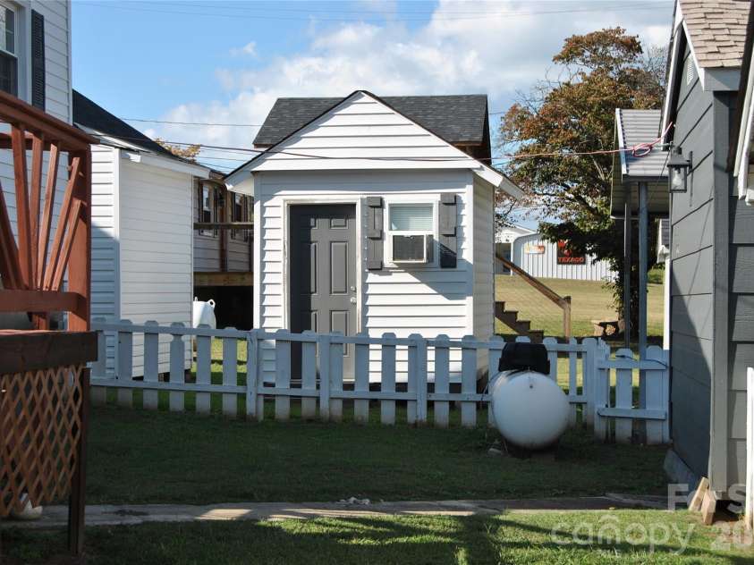 133 Main Street, Lockhart, SC 29364.  MLS# CAR4431519, YatesRealty ID 55302. 