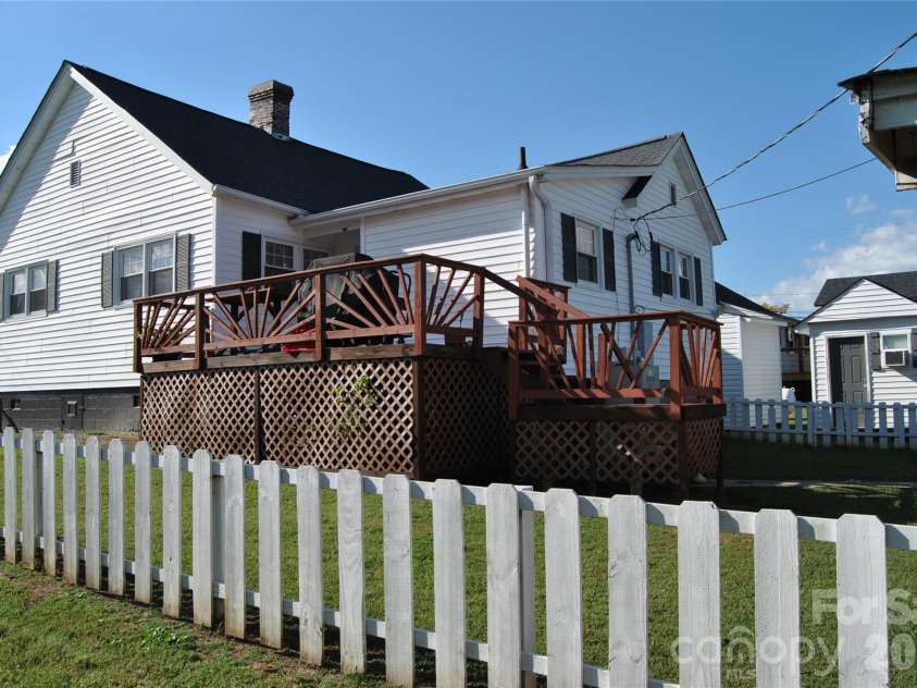 133 Main Street, Lockhart, SC 29364.  MLS# CAR4431519, YatesRealty ID 55302. 
