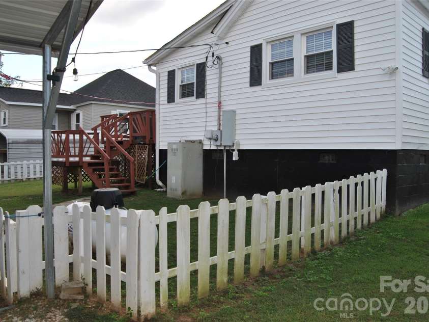 133 Main Street, Lockhart, SC 29364.  MLS# CAR4431519, YatesRealty ID 55302. 