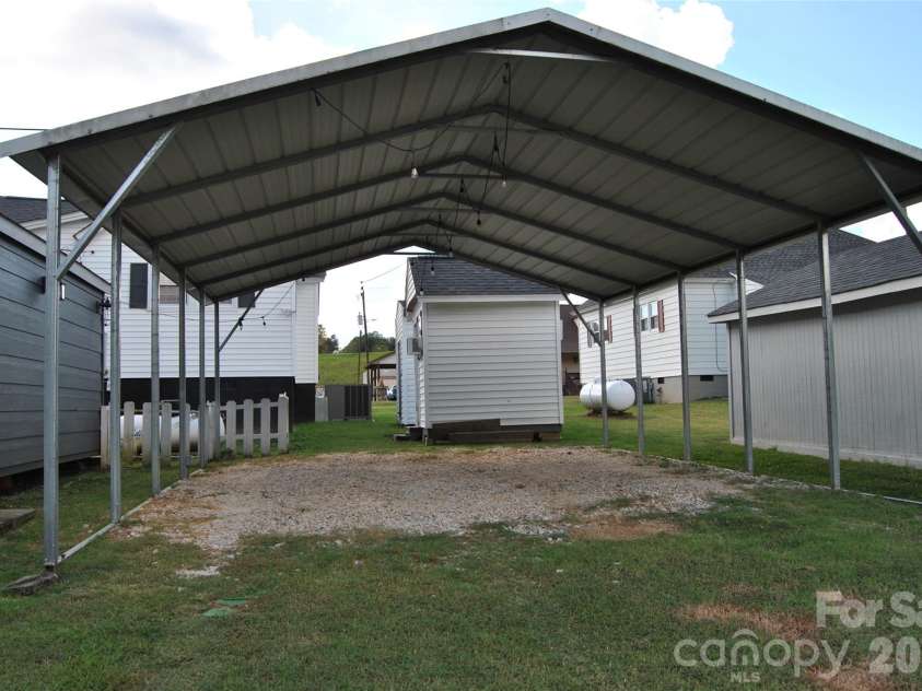 133 Main Street, Lockhart, SC 29364.  MLS# CAR4431519, YatesRealty ID 55302. 