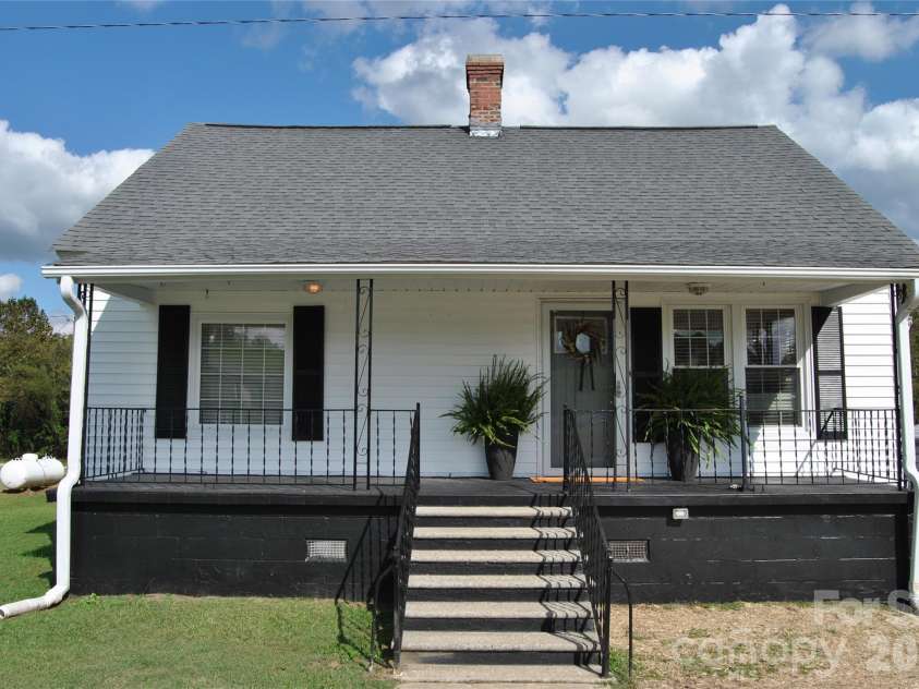 133 Main Street, Lockhart, SC 29364.  MLS# CAR4431519, YatesRealty ID 55302. 