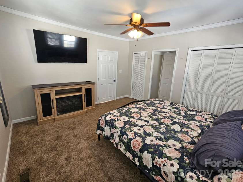 133 Main Street, Lockhart, SC 29364.  MLS# CAR4431519, YatesRealty ID 55302. 