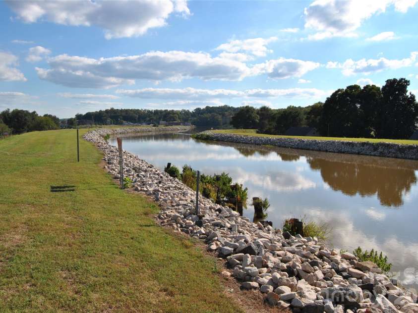 133 Main Street, Lockhart, SC 29364.  MLS# CAR4431519, YatesRealty ID 55302. This small neighborhood is right in between these two rivers