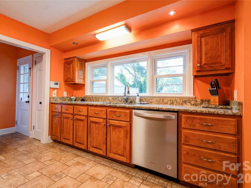 309 West Mountain Street, Kings Mountain, NC 28086.  MLS# CAR4431647, YatesRealty ID 55303. 