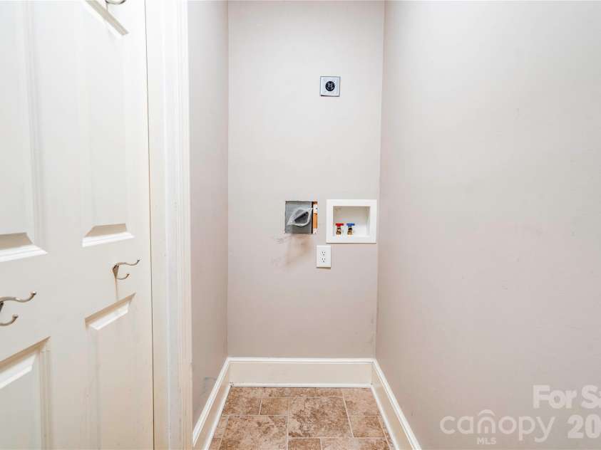 309 West Mountain Street, Kings Mountain, NC 28086.  MLS# CAR4431647, YatesRealty ID 55303. 