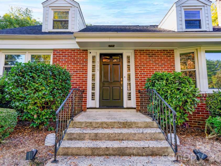 309 West Mountain Street, Kings Mountain, NC 28086.  MLS# CAR4431647, YatesRealty ID 55303. Front Steps