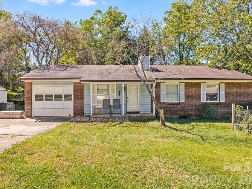 38 Clovernook Drive, Arden, NC 28704.  MLS# CAR4431344, YatesRealty ID 55304. 