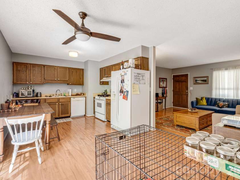 38 Clovernook Drive, Arden, NC 28704.  MLS# CAR4431344, YatesRealty ID 55304. 