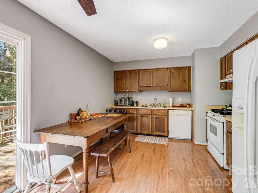 38 Clovernook Drive, Arden, NC 28704.  MLS# CAR4431344, YatesRealty ID 55304. 