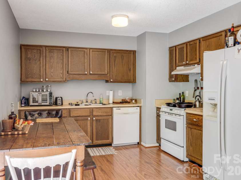 38 Clovernook Drive, Arden, NC 28704.  MLS# CAR4431344, YatesRealty ID 55304. 