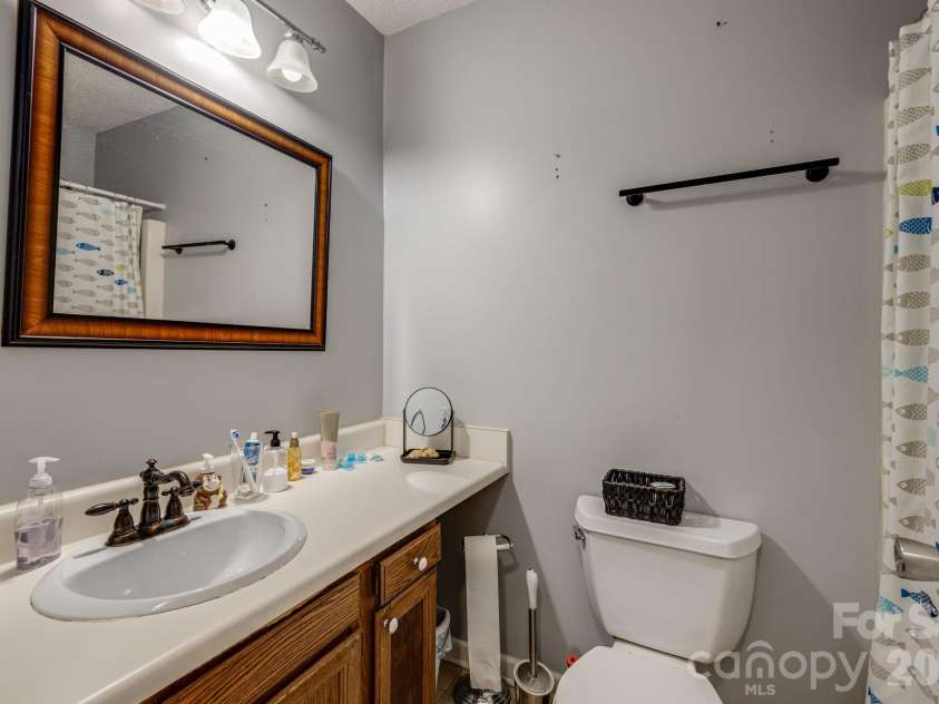 38 Clovernook Drive, Arden, NC 28704.  MLS# CAR4431344, YatesRealty ID 55304. 