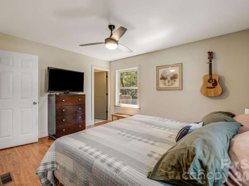 38 Clovernook Drive, Arden, NC 28704.  MLS# CAR4431344, YatesRealty ID 55304. 
