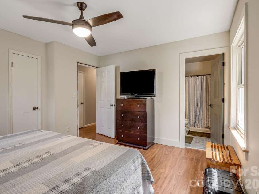 38 Clovernook Drive, Arden, NC 28704.  MLS# CAR4431344, YatesRealty ID 55304. 