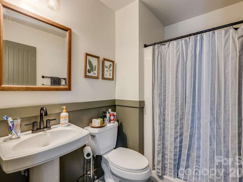 38 Clovernook Drive, Arden, NC 28704.  MLS# CAR4431344, YatesRealty ID 55304. 