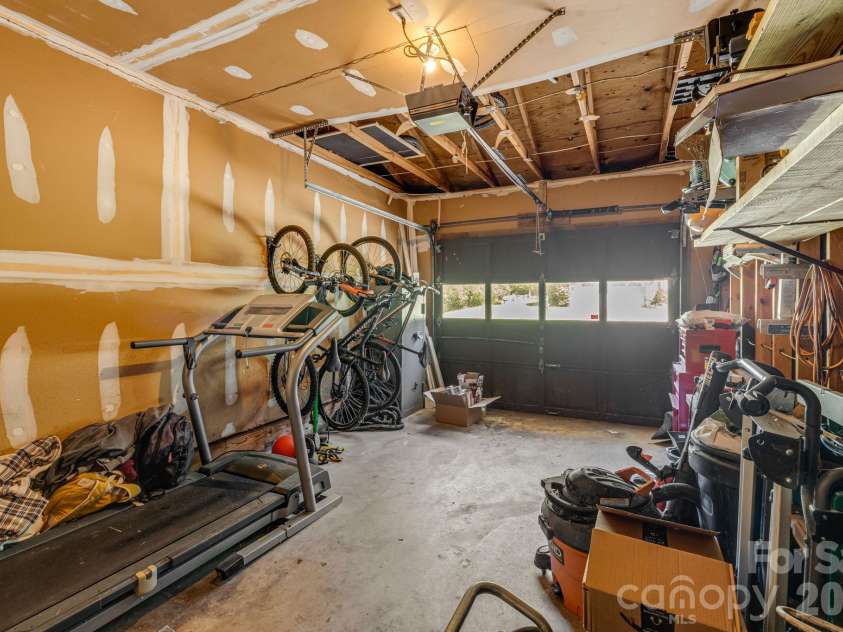 38 Clovernook Drive, Arden, NC 28704.  MLS# CAR4431344, YatesRealty ID 55304. 