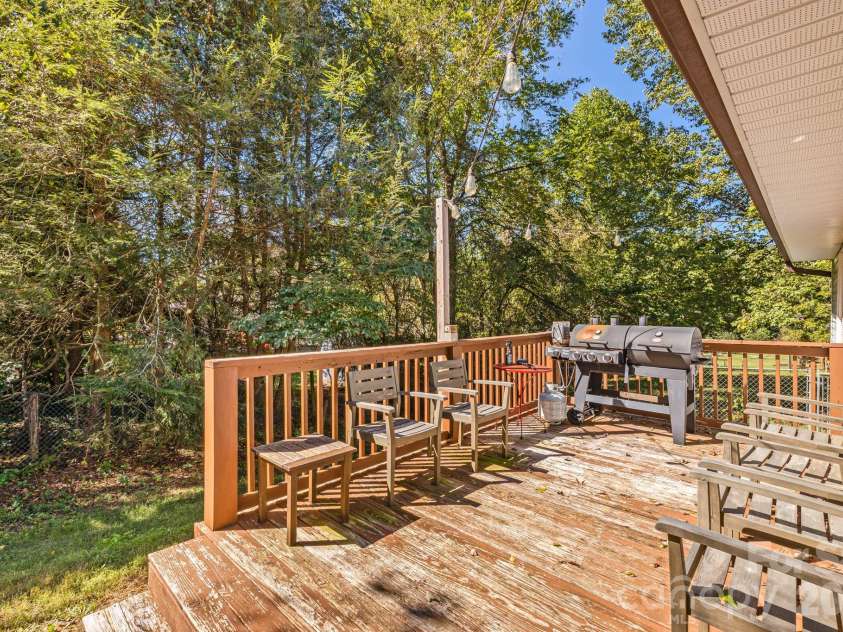 38 Clovernook Drive, Arden, NC 28704.  MLS# CAR4431344, YatesRealty ID 55304. 