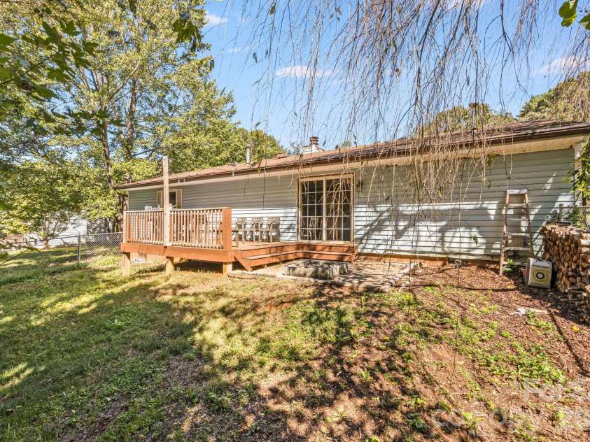 38 Clovernook Drive, Arden, NC 28704.  MLS# CAR4431344, YatesRealty ID 55304. 