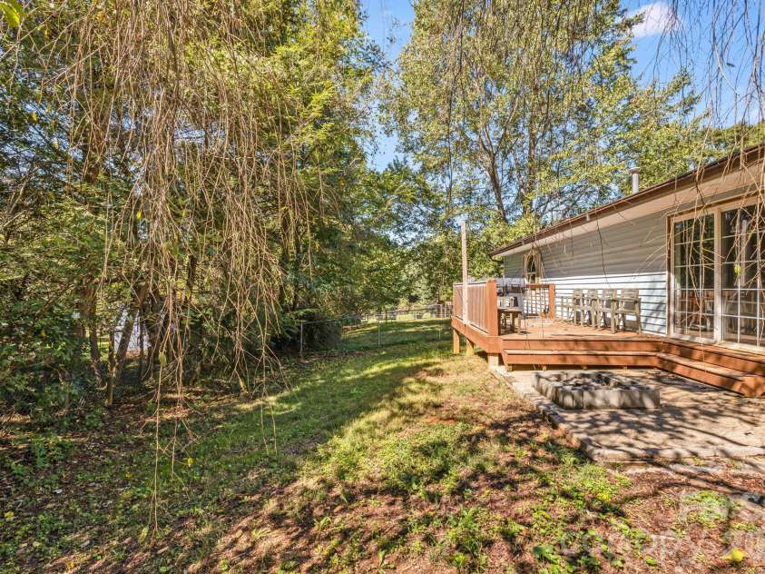 38 Clovernook Drive, Arden, NC 28704.  MLS# CAR4431344, YatesRealty ID 55304. 