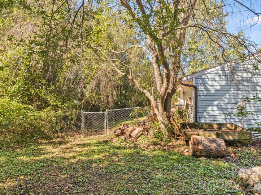 38 Clovernook Drive, Arden, NC 28704.  MLS# CAR4431344, YatesRealty ID 55304. 