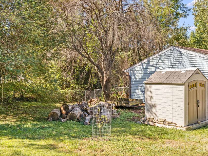 38 Clovernook Drive, Arden, NC 28704.  MLS# CAR4431344, YatesRealty ID 55304. 
