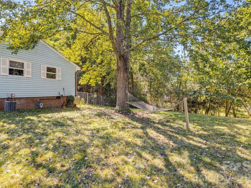 38 Clovernook Drive, Arden, NC 28704.  MLS# CAR4431344, YatesRealty ID 55304. 