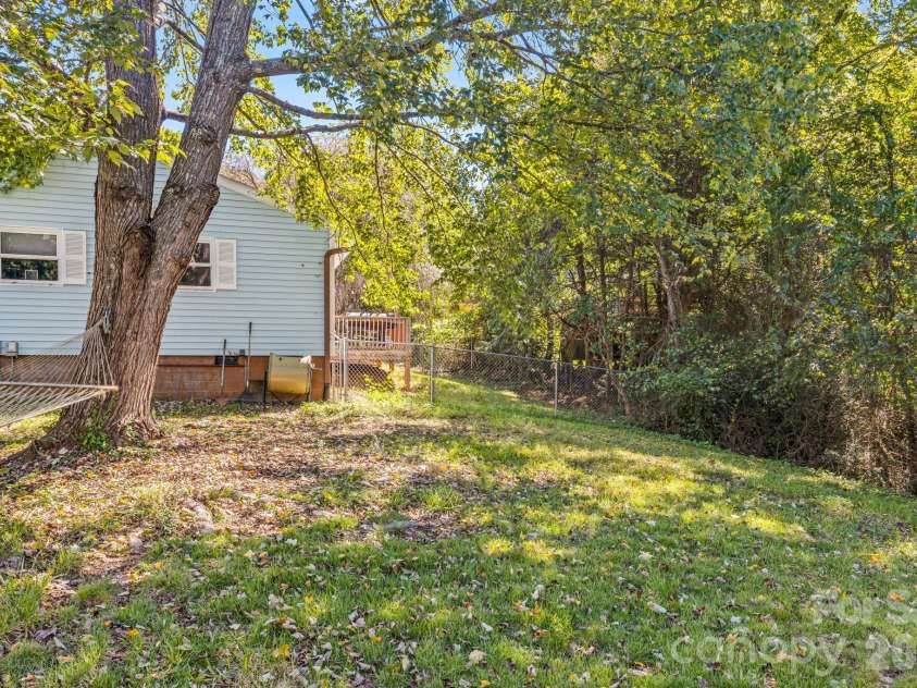 38 Clovernook Drive, Arden, NC 28704.  MLS# CAR4431344, YatesRealty ID 55304. 