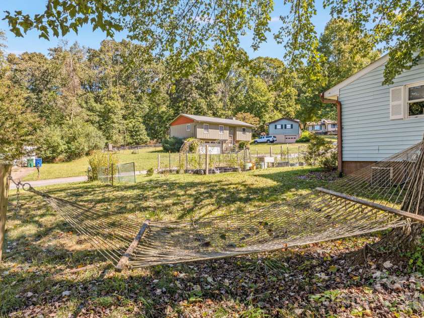 38 Clovernook Drive, Arden, NC 28704.  MLS# CAR4431344, YatesRealty ID 55304. 